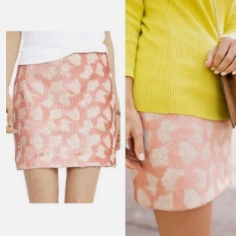 Like New! Banana Republic Pink and Cream Sequin Patterned Mini Skirt in Size 2